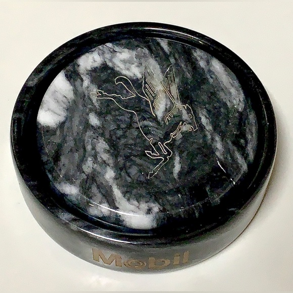 Vintage Executive Set of 2 Black Marble MOBIL Pegasus Logo Drink Coasters - Picture 12 of 16